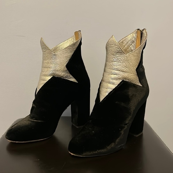 Black and Silver Heeled Boots with Metallic Star - Picture 2 of 3